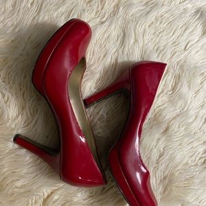 Red platform Tahari size 8.5